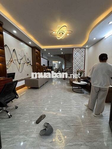 Hơn 8 tỷ - NHÀ ĐẸP GẦN TIMES CITY – TAM TRINH – THOÁNG SÁNG, CÓ SÂN