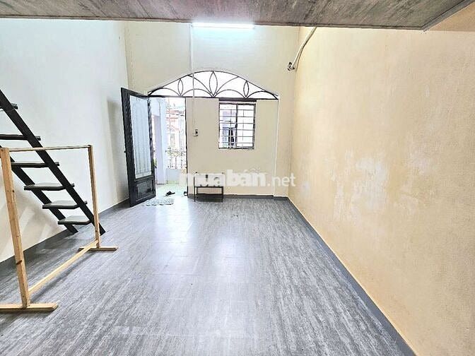 CHO THUÊ PHÒNG BANCON 40M2 THOÁNG NGAY NGUYỄN VĂN LƯỢNG ,GV