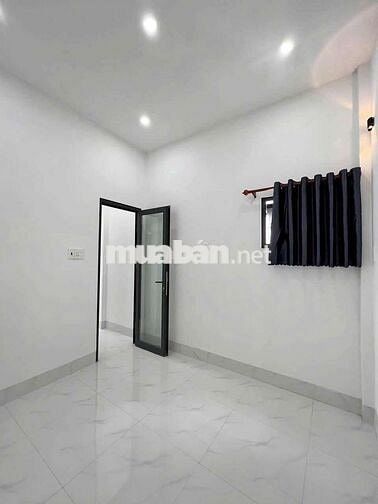 Nhà 2 phòng trục chính hẻm XVNT