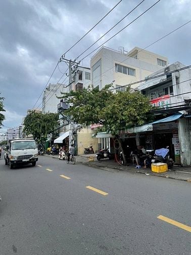 Bán nhà 2 mặt tiền bến vân đồn.P.Khánh hội,dt:3,2x13m,gía:6,7tỷ(2lầu)