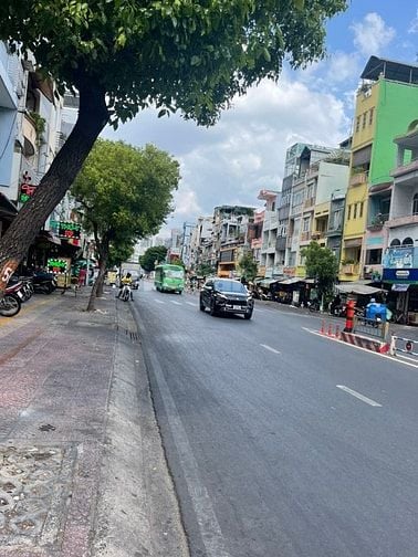 Bán nhà 2 mặt tiền bến vân đồn.P.Khánh hội,dt:3,2x13m,gía:6,7tỷ(2lầu)