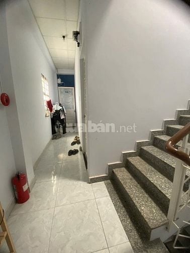 Chú chỉnh Nhà Diện tích 4,5x17m,4 tầng  9 phòng Thu nhập 30tr/th. 