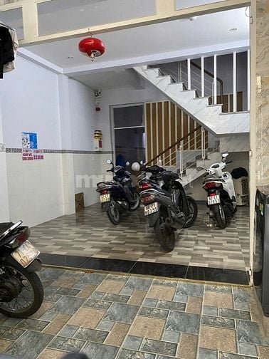Chú chỉnh Nhà Diện tích 4,5x17m,4 tầng  9 phòng Thu nhập 30tr/th. 