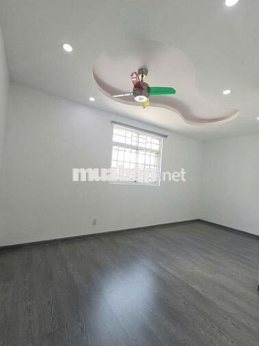 Cần bán căn hộ chung cư H2 Hoàng Diệu, P. 8