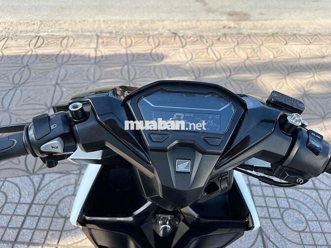 Vario 150 2021 trắng đen như mới.