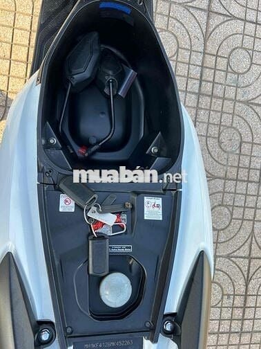 Vario 150 2021 trắng đen như mới.