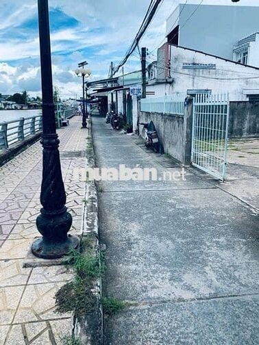Cần bán nhà 2 căn liền kề mặt tiền