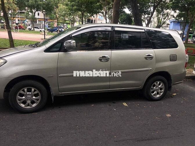 Toyota Innova 2006 J - 123456 km