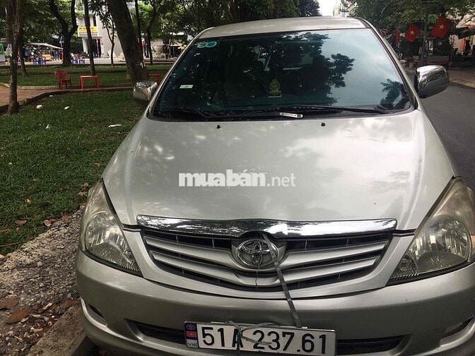 Toyota Innova 2006 J - 123456 km