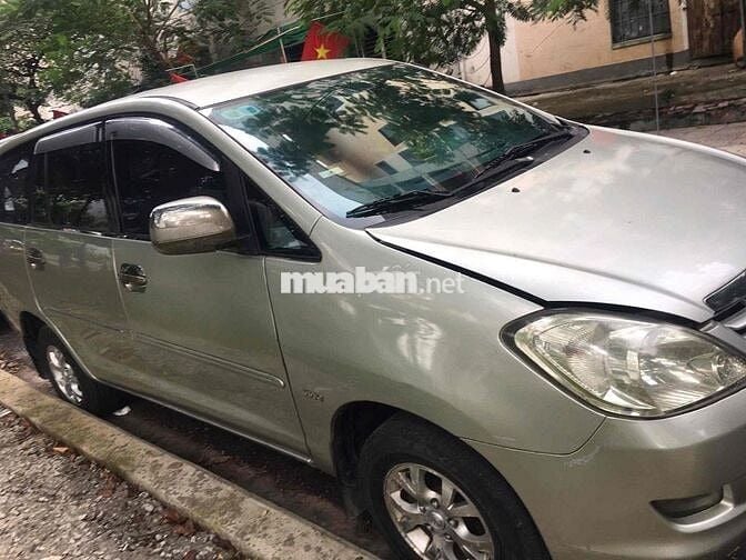 Toyota Innova 2006 J - 123456 km