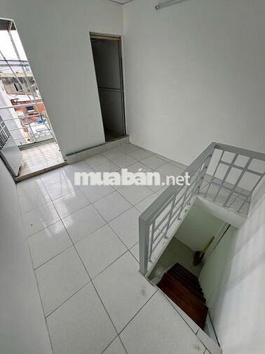 Chỉ 1 Tỷ hơn có nhà sổ Hồng riêng 1 trệt 3 lầu 11m2 ở liền nhà đẹp