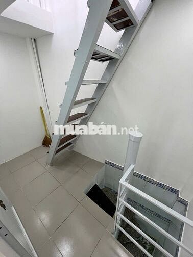 Chỉ 1 Tỷ hơn có nhà sổ Hồng riêng 1 trệt 3 lầu 11m2 ở liền nhà đẹp