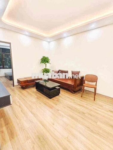 TẬP THỂ MẶT PHỐ HUỲNH THÚC KHÁNG - 3PN  - 10M RA PHỐ- 5TỶ.