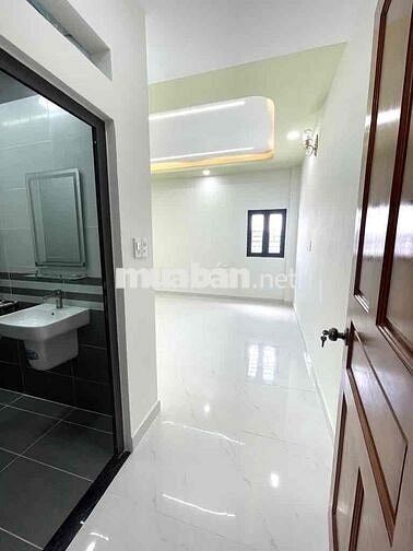 Bán nhà  HXH.5 tầng 4x17 . sổ vuôn vức 4pn 5tolet gia 6.9ty TL.