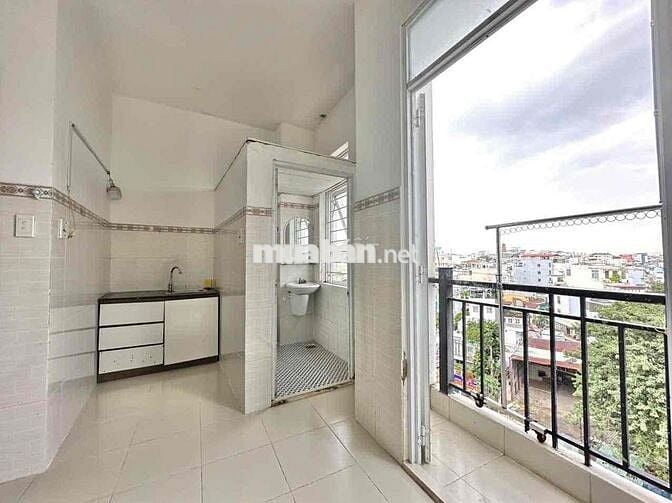 Ban Công Full Nội Thất, Sát Văn Lang, Thuận Tiện Sang Q1, Phú Nhuận
