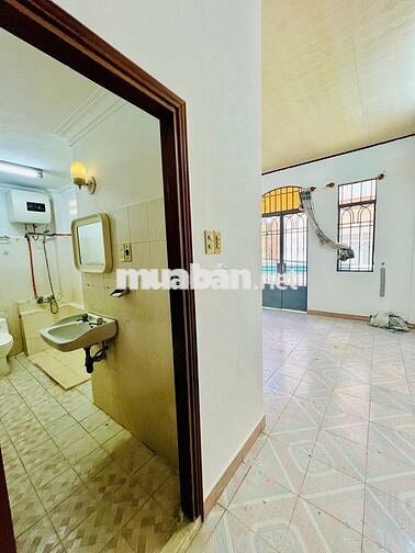 Cho thuê nhà hẻm 8m Hoàng Hoa Thám 5x15m trệt 2 lầu, 22tr TL