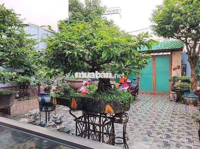 Thống Nhất, Biệt phủ 3 tầng, sân ô tô quay đầu, gần 200 m²,giá 13.8 tỷ