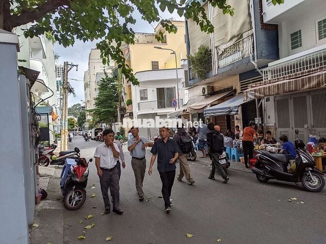 Nguyên căn nhà phố kinh doanh đa ngành nghề.