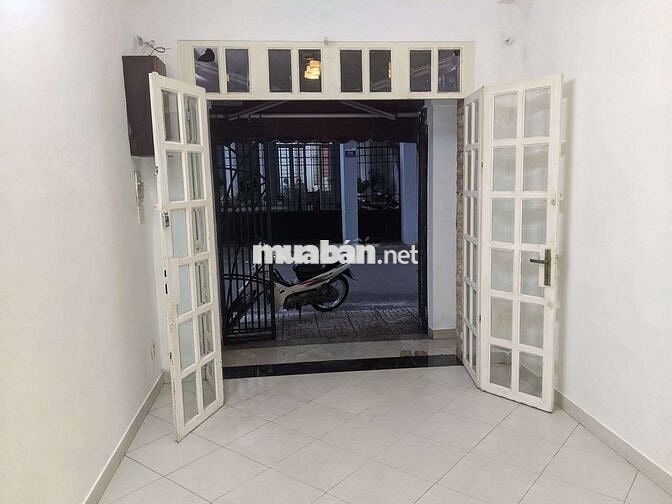 Nguyên căn nhà phố kinh doanh đa ngành nghề.