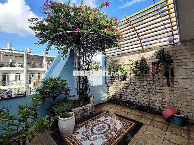 Thống Nhất, Biệt phủ 3 tầng, sân ô tô quay đầu, gần 200 m²,giá 13.8 tỷ