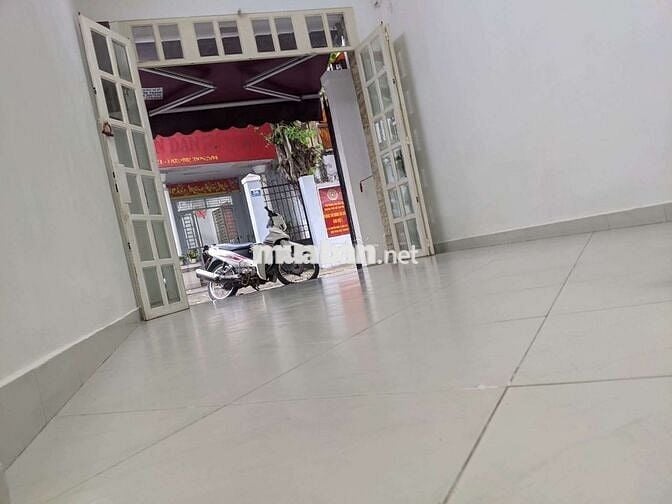 Nguyên căn nhà phố kinh doanh đa ngành nghề.