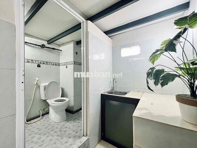 CHO THUÊ PHÒNG GÁC CAO NHẬN 4 NGƯỜI 4 XE NGAY CHÂN CẦU KINH Ở BÌNH THẠ