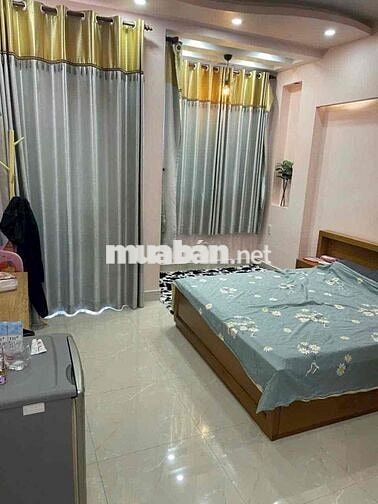 Cho thuê căn hộ ban công 215 Nguyễn Trãi, Q1. Thang máy, nội thất full