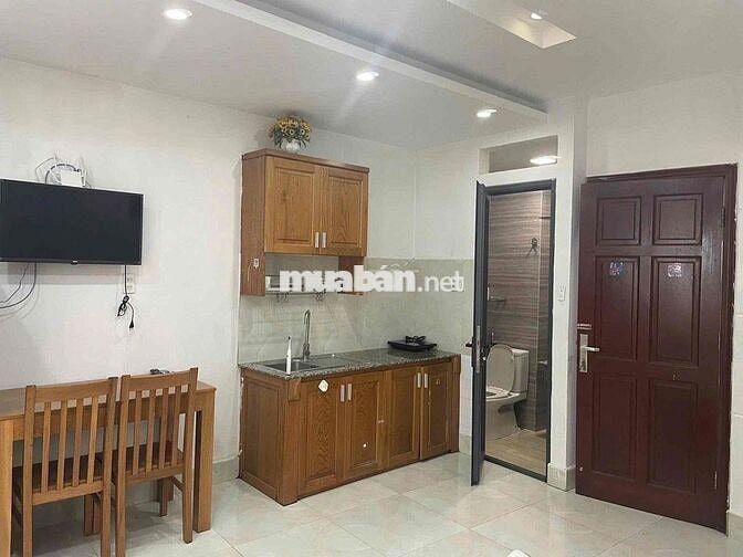 CHO THUÊ PHÒNG TRUNG TÂM GẦN CHỢ BÀN CỜ - CÓ CỬA SỔ THOÁNG - TIỆN NGHI