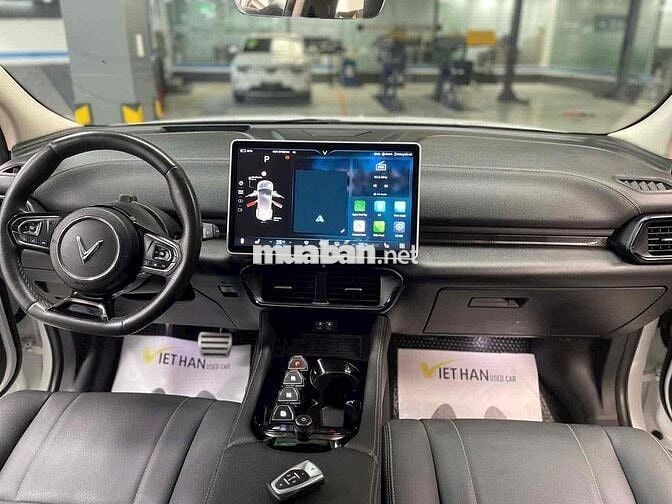 VinFast VF8 2023 Eco Pin SDI Sẵn xe 2 Trắng 1 Đen