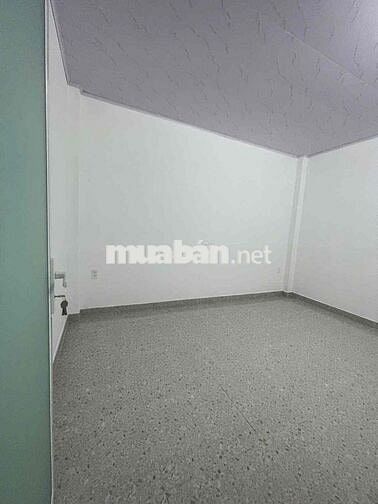 nhà 4x18m gác lửng hẻm xe tải, phù hợp làm may cắt chứa hàng