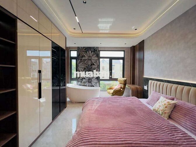 Nhà hoàn công .sân ô tô.công viên bên nhà.thoáng mát.full nội thất