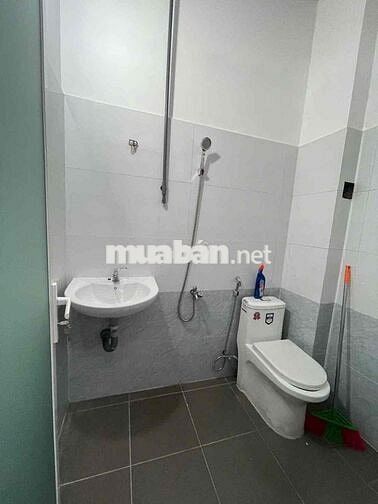 nhà 4x18m gác lửng hẻm xe tải, phù hợp làm may cắt chứa hàng