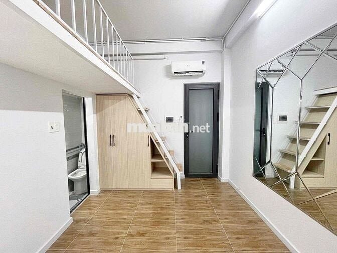 Phòng FULL NỘI THẤT, CỬA SỔ TRỜI, Gần Ngã tư hàng xanh Quận 1, Hutech