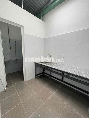nhà 4x18m gác lửng hẻm xe tải, phù hợp làm may cắt chứa hàng