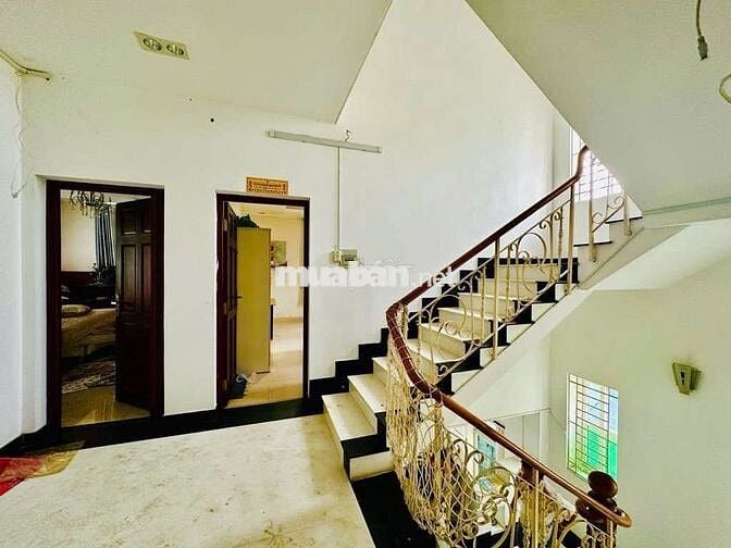🏤🏤 SIÊU PHẨM BIỆT THỰ  220m2 x 3 Tầng- 🏆🏆 chỉ 25 Tỷ
 Ô Tô VÀO NHÀ