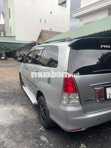 Toyota Innova 2010 - 123456 km