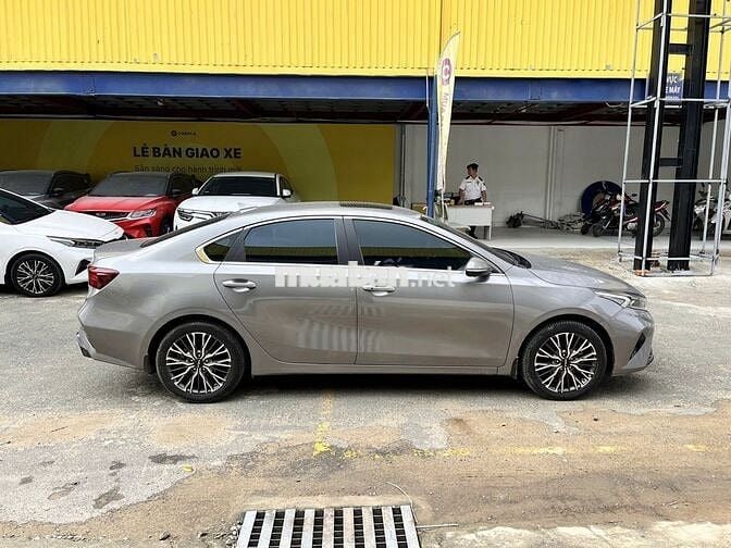 KIA K3 2.0 PREMIUM 2021 XE GIA ĐÌNH LƯỚT VAY 75%