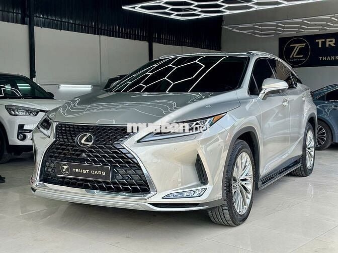 Lexus RX300 2020 màu vàng cát, số tự động
