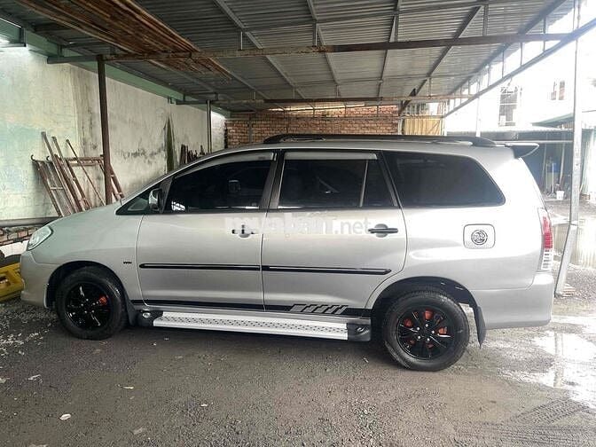 Toyota Innova 2010 - 123456 km