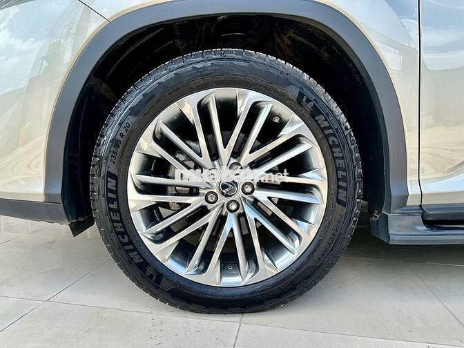 Lexus RX300 2020 màu vàng cát, số tự động
