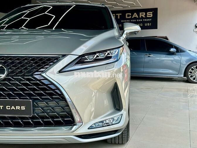 Lexus RX300 2020 màu vàng cát, số tự động