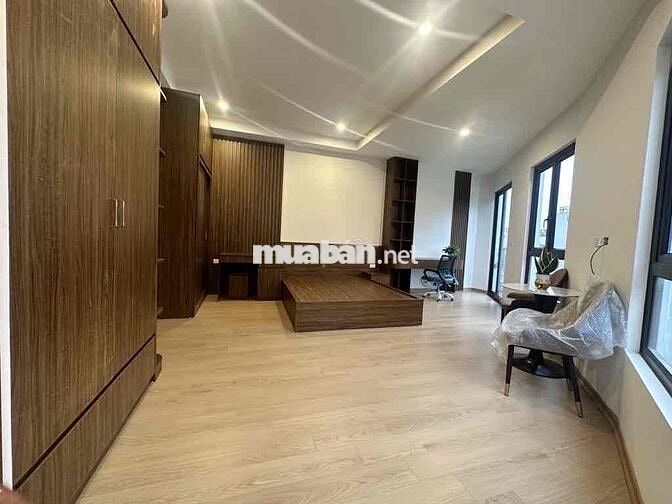 NHÀ NGỌC THUỴ LÔ GÓC-Ô TÔ 7 CHỖ NGỦ TRONG NHÀ-THANG MÁY-FULL NỘI THẤT