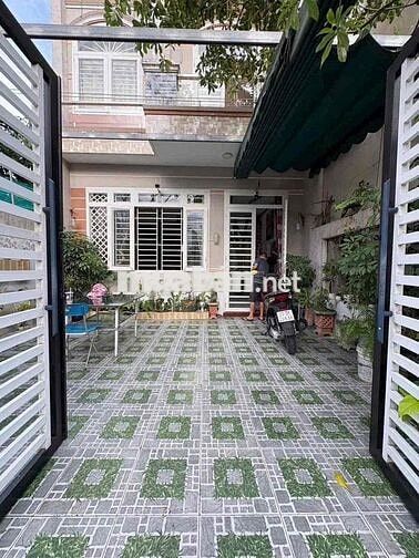 bán nhà mặt tiền gần chợ dĩ an bình dương