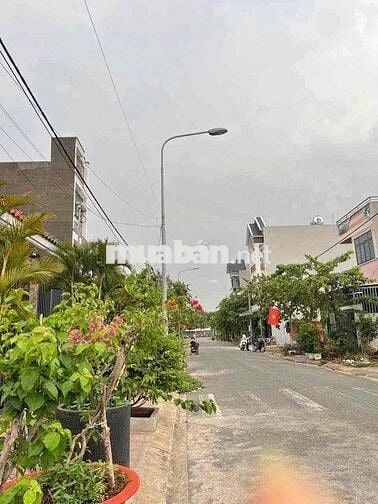 bán lô đất tdc đồng tràm dt 100m   đông hoà. gần đhqg