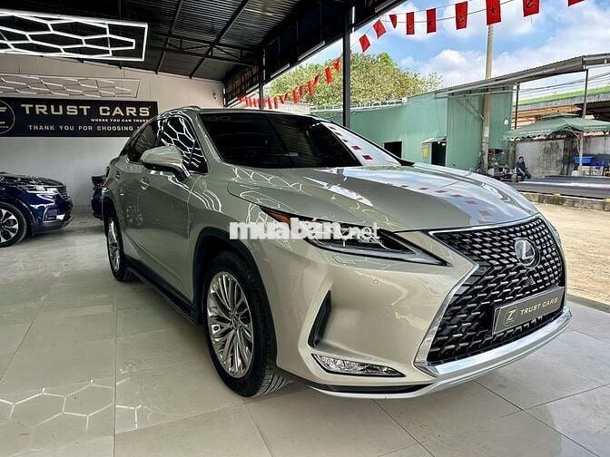 Lexus RX300 2020 màu vàng cát, số tự động
