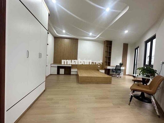 NHÀ NGỌC THUỴ LÔ GÓC-Ô TÔ 7 CHỖ NGỦ TRONG NHÀ-THANG MÁY-FULL NỘI THẤT