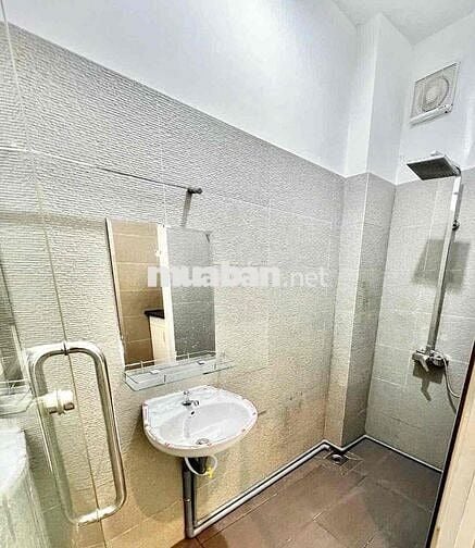 Căn hộ 1Pn nội thất cao cấp, 1phòng khách rộng, sofa lớn, gần Quận 1,3