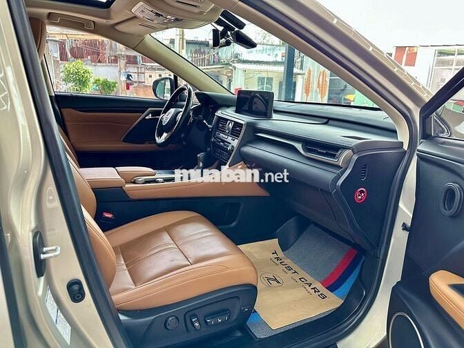 Lexus RX300 2020 màu vàng cát, số tự động