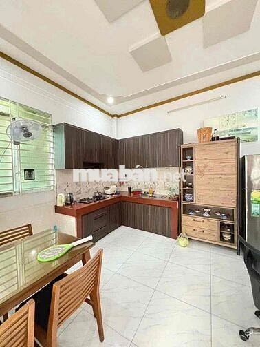 bán nhà mặt tiền gần chợ dĩ an bình dương