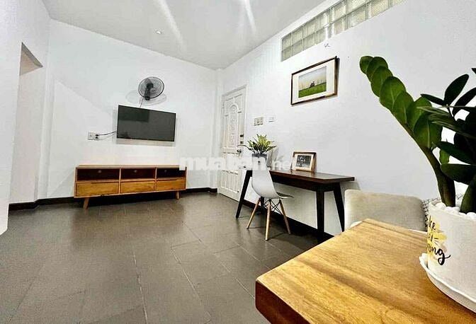 Căn hộ 1Pn nội thất cao cấp, 1phòng khách rộng, sofa lớn, gần Quận 1,3